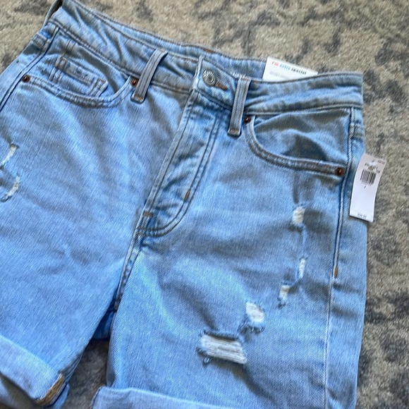 NWT Old Navy Women’s High-Rise Jean shorts - Picture 3 of 9